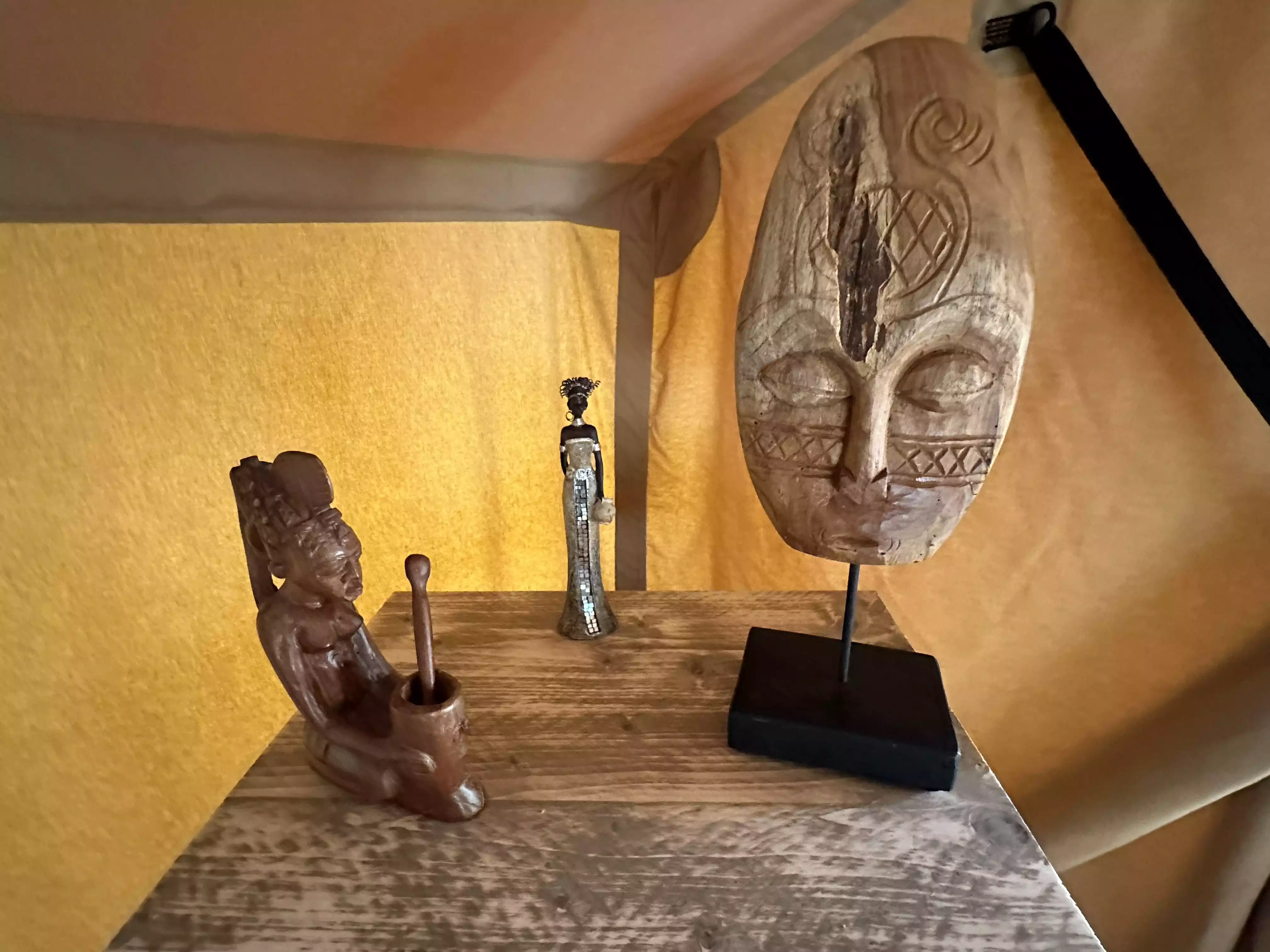 Yoruba Lodge insolite tribu